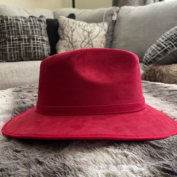 Suedelike Red Hat - Picture 4 of 5